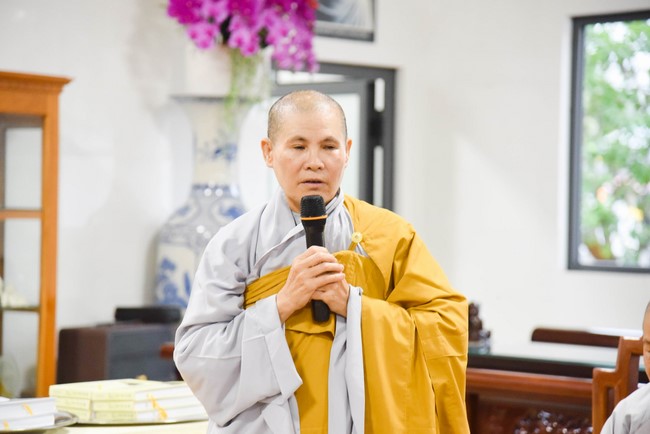 Cúng dường 2.000 quyển sách nhân Lễ tưởng niệm đức Thánh Tổ Ni tại Cần Thơ