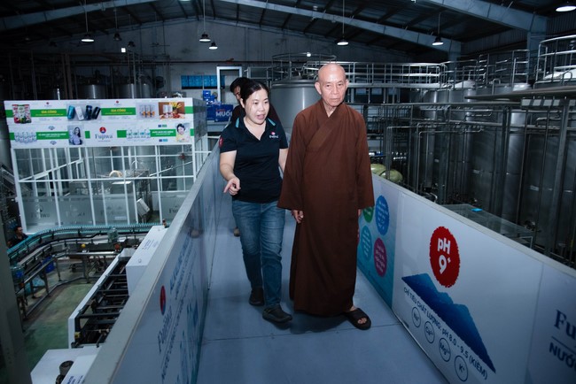 Chương trình trao tặng “Giọt nước nghĩa tình” đến người dân huyện Bình Đại, Bến Tre