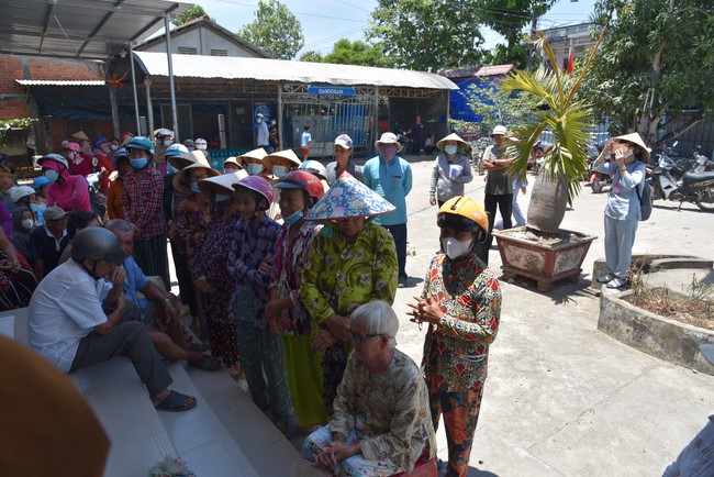 Chương trình trao tặng “Giọt nước nghĩa tình” đến người dân huyện Bình Đại, Bến Tre