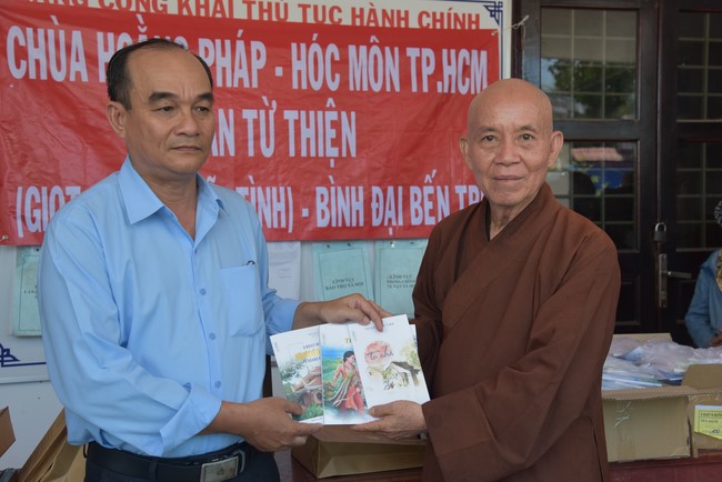 Chương trình trao tặng “Giọt nước nghĩa tình” đến người dân huyện Bình Đại, Bến Tre