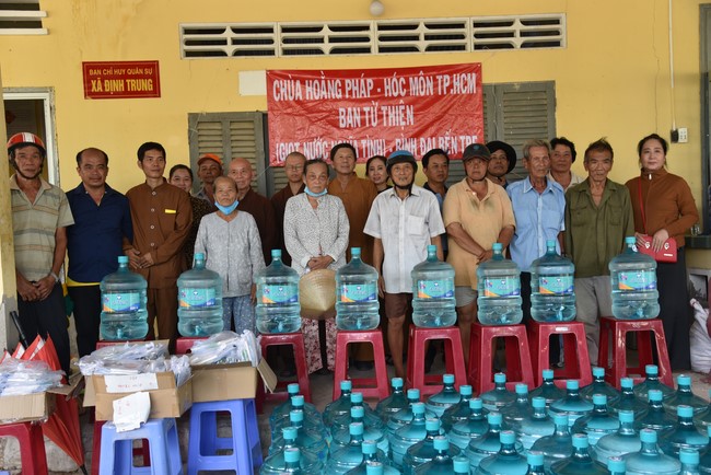 Chương trình trao tặng “Giọt nước nghĩa tình” đến người dân huyện Bình Đại, Bến Tre