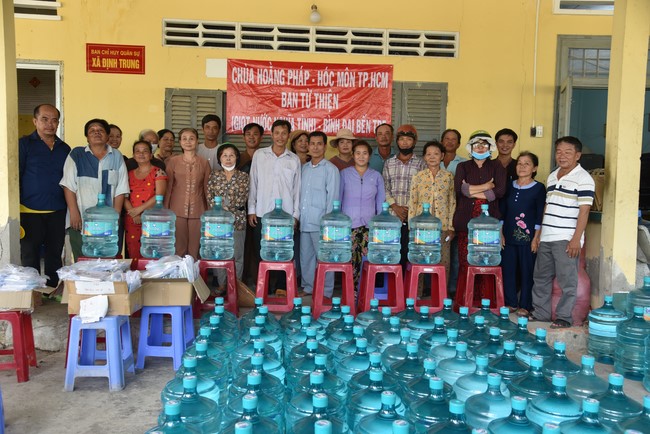 Chương trình trao tặng “Giọt nước nghĩa tình” đến người dân huyện Bình Đại, Bến Tre