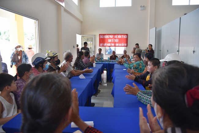 Chương trình trao tặng “Giọt nước nghĩa tình” đến người dân huyện Bình Đại, Bến Tre