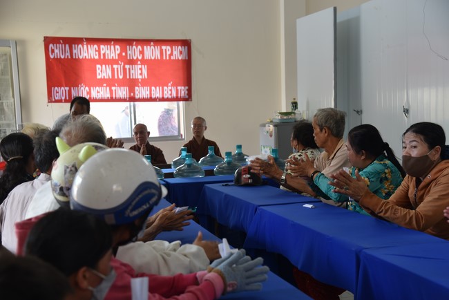 Chương trình trao tặng “Giọt nước nghĩa tình” đến người dân huyện Bình Đại, Bến Tre