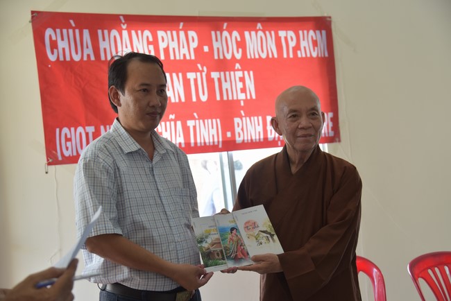 Chương trình trao tặng “Giọt nước nghĩa tình” đến người dân huyện Bình Đại, Bến Tre