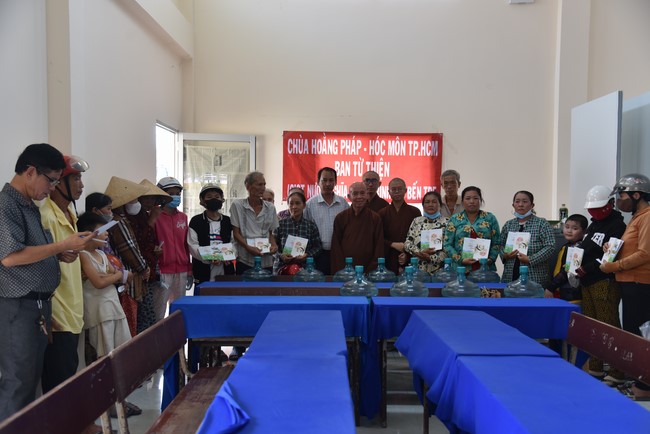 Chương trình trao tặng “Giọt nước nghĩa tình” đến người dân huyện Bình Đại, Bến Tre