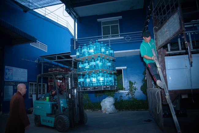 Chương trình trao tặng “Giọt nước nghĩa tình” đến người dân huyện Bình Đại, Bến Tre