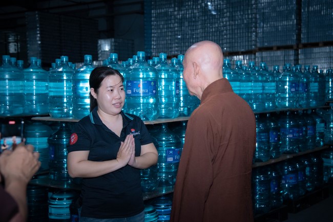 Chương trình trao tặng “Giọt nước nghĩa tình” đến người dân huyện Bình Đại, Bến Tre