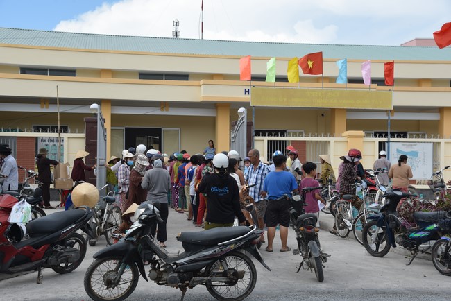 Chương trình trao tặng “Giọt nước nghĩa tình” đến người dân huyện Bình Đại, Bến Tre