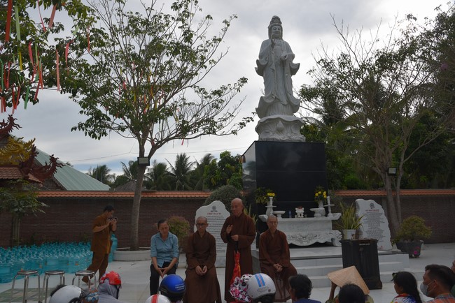 Chương trình trao tặng “Giọt nước nghĩa tình” đến người dân huyện Bình Đại, Bến Tre