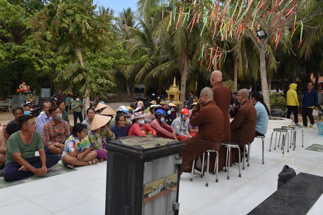 Chương trình trao tặng “Giọt nước nghĩa tình” đến người dân huyện Bình Đại, Bến Tre