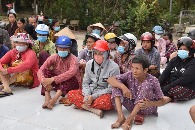 Chương trình trao tặng “Giọt nước nghĩa tình” đến người dân huyện Bình Đại, Bến Tre