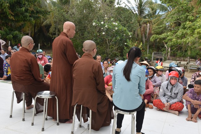 Chương trình trao tặng “Giọt nước nghĩa tình” đến người dân huyện Bình Đại, Bến Tre