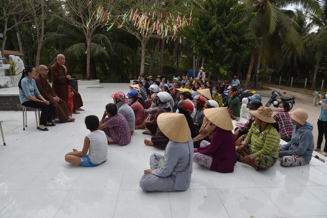 Chương trình trao tặng “Giọt nước nghĩa tình” đến người dân huyện Bình Đại, Bến Tre
