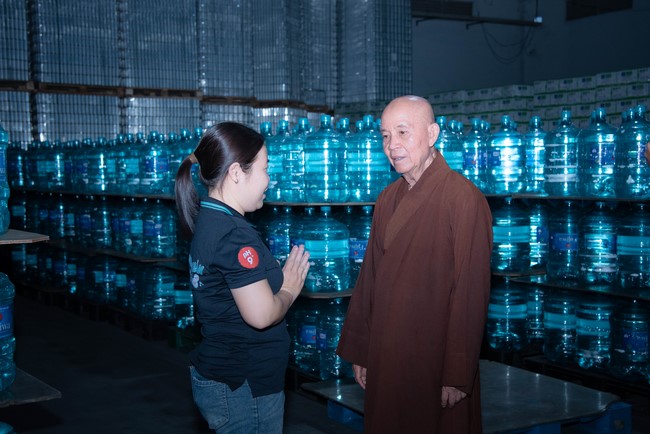 Chương trình trao tặng “Giọt nước nghĩa tình” đến người dân huyện Bình Đại, Bến Tre