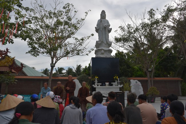 Chương trình trao tặng “Giọt nước nghĩa tình” đến người dân huyện Bình Đại, Bến Tre