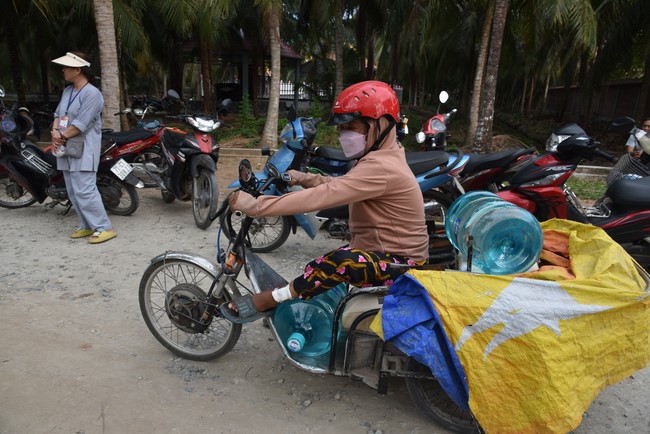Chương trình trao tặng “Giọt nước nghĩa tình” đến người dân huyện Bình Đại, Bến Tre