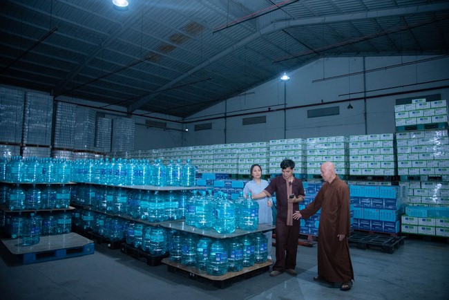 Chương trình trao tặng “Giọt nước nghĩa tình” đến người dân huyện Bình Đại, Bến Tre