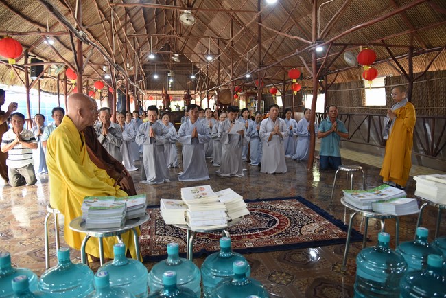 Chương trình trao tặng “Giọt nước nghĩa tình” đến người dân huyện Bình Đại, Bến Tre