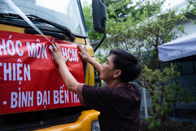 Chương trình trao tặng “Giọt nước nghĩa tình” đến người dân huyện Bình Đại, Bến Tre