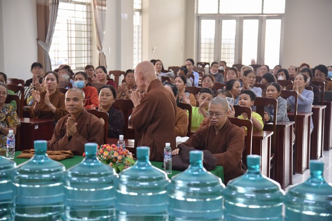 Chương trình trao tặng “Giọt nước nghĩa tình” đến người dân huyện Bình Đại, Bến Tre