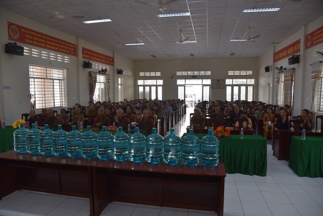 Chương trình trao tặng “Giọt nước nghĩa tình” đến người dân huyện Bình Đại, Bến Tre