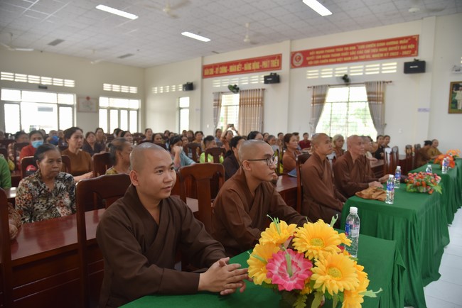 Chương trình trao tặng “Giọt nước nghĩa tình” đến người dân huyện Bình Đại, Bến Tre