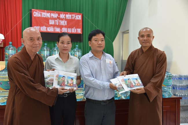 Chương trình trao tặng “Giọt nước nghĩa tình” đến người dân huyện Bình Đại, Bến Tre