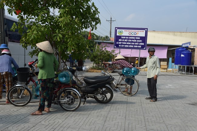 Chương trình trao tặng “Giọt nước nghĩa tình” đến người dân huyện Bình Đại, Bến Tre