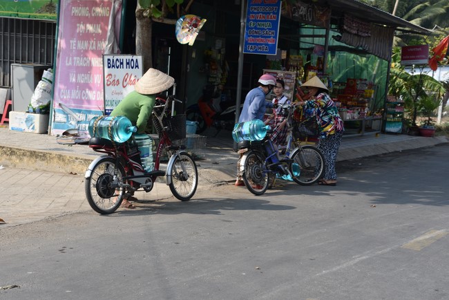 Chương trình trao tặng “Giọt nước nghĩa tình” đến người dân huyện Bình Đại, Bến Tre