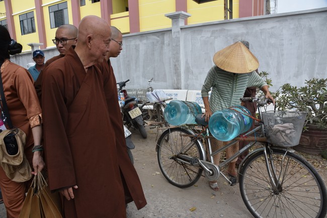 Chương trình trao tặng “Giọt nước nghĩa tình” đến người dân huyện Bình Đại, Bến Tre