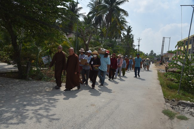 Chương trình trao tặng “Giọt nước nghĩa tình” đến người dân huyện Bình Đại, Bến Tre