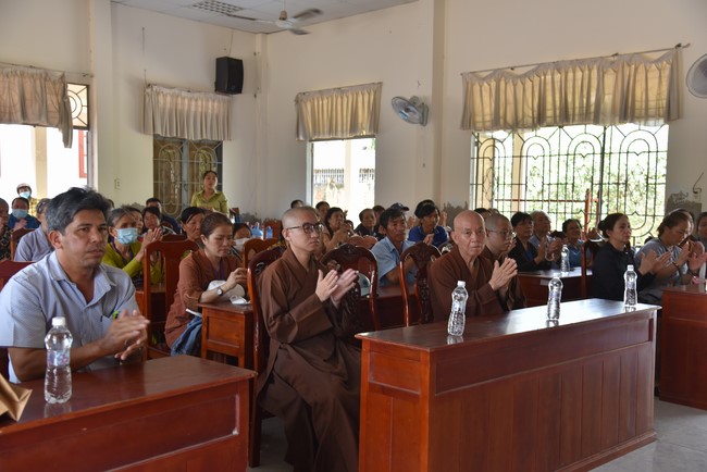 Chương trình trao tặng “Giọt nước nghĩa tình” đến người dân huyện Bình Đại, Bến Tre