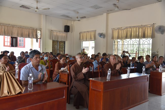 Chương trình trao tặng “Giọt nước nghĩa tình” đến người dân huyện Bình Đại, Bến Tre