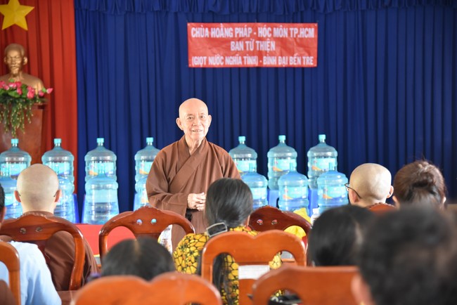 Chương trình trao tặng “Giọt nước nghĩa tình” đến người dân huyện Bình Đại, Bến Tre