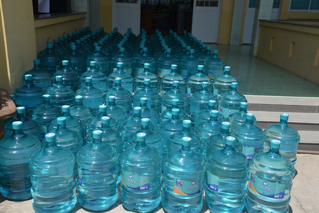 Chương trình trao tặng “Giọt nước nghĩa tình” đến người dân huyện Bình Đại, Bến Tre