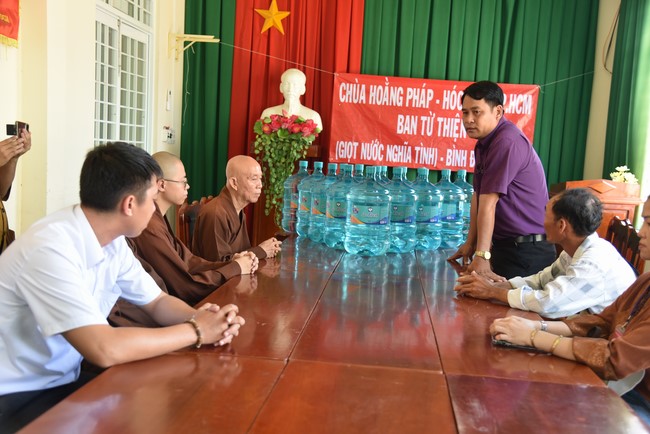 Chương trình trao tặng “Giọt nước nghĩa tình” đến người dân huyện Bình Đại, Bến Tre