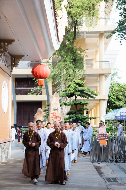Dharma talk Educating today's young generation in the 102nd Seven-day Retreat