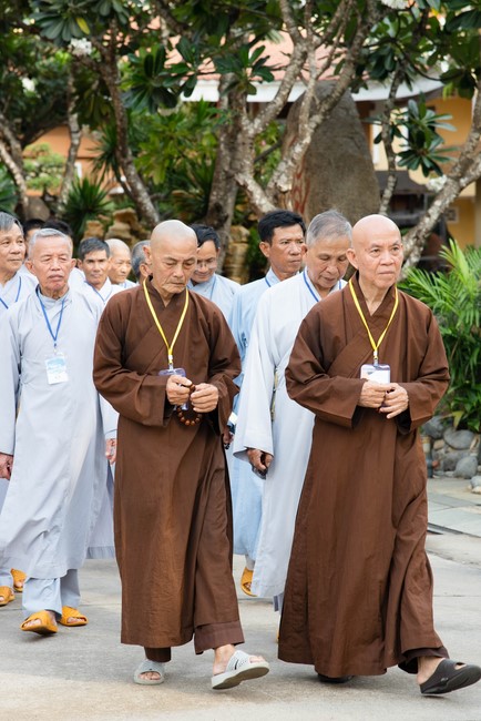 Dharma talk Educating today's young generation in the 102nd Seven-day Retreat