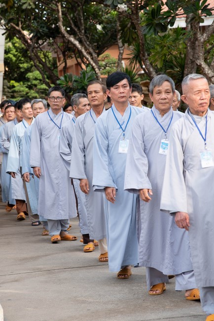 Dharma talk Educating today's young generation in the 102nd Seven-day Retreat