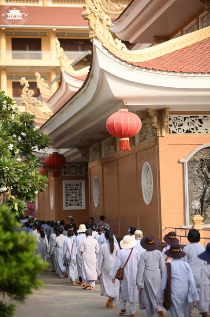 Dharma talk Educating today's young generation in the 102nd Seven-day Retreat