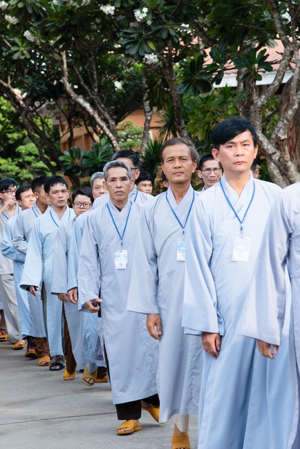 Dharma talk Educating today's young generation in the 102nd Seven-day Retreat