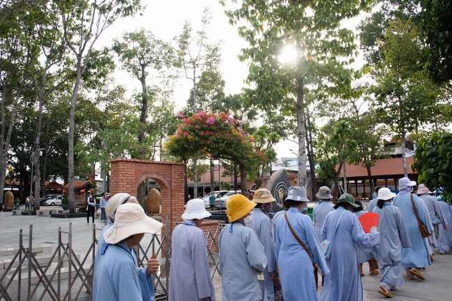 Dharma talk Educating today's young generation in the 102nd Seven-day Retreat
