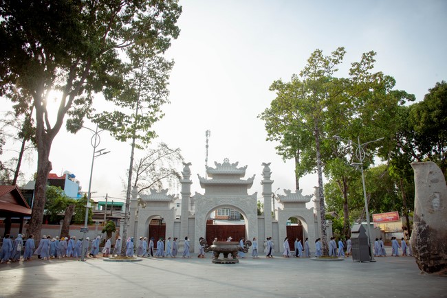 Dharma talk Educating today's young generation in the 102nd Seven-day Retreat