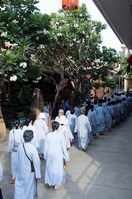 Dharma talk Educating today's young generation in the 102nd Seven-day Retreat