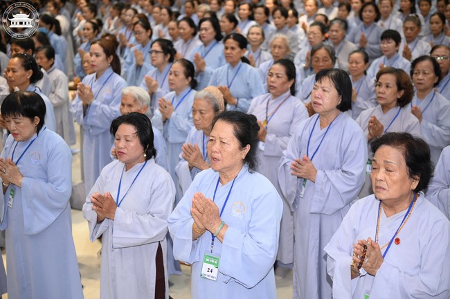 Dharma talk Educating today's young generation in the 102nd Seven-day Retreat