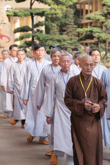Dharma talk Educating today's young generation in the 102nd Seven-day Retreat