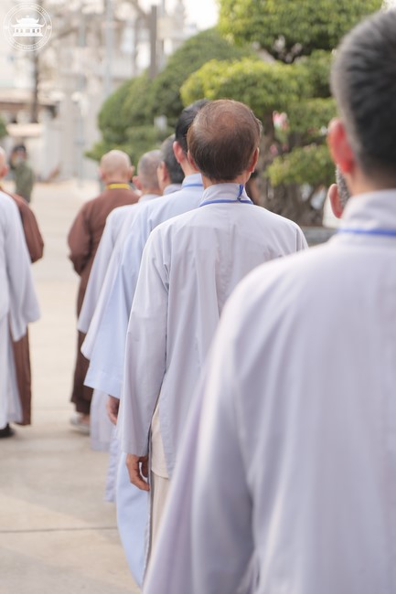 Dharma talk Educating today's young generation in the 102nd Seven-day Retreat