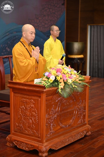 Dharma talk Educating today's young generation in the 102nd Seven-day Retreat