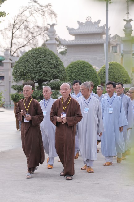 Dharma talk Educating today's young generation in the 102nd Seven-day Retreat